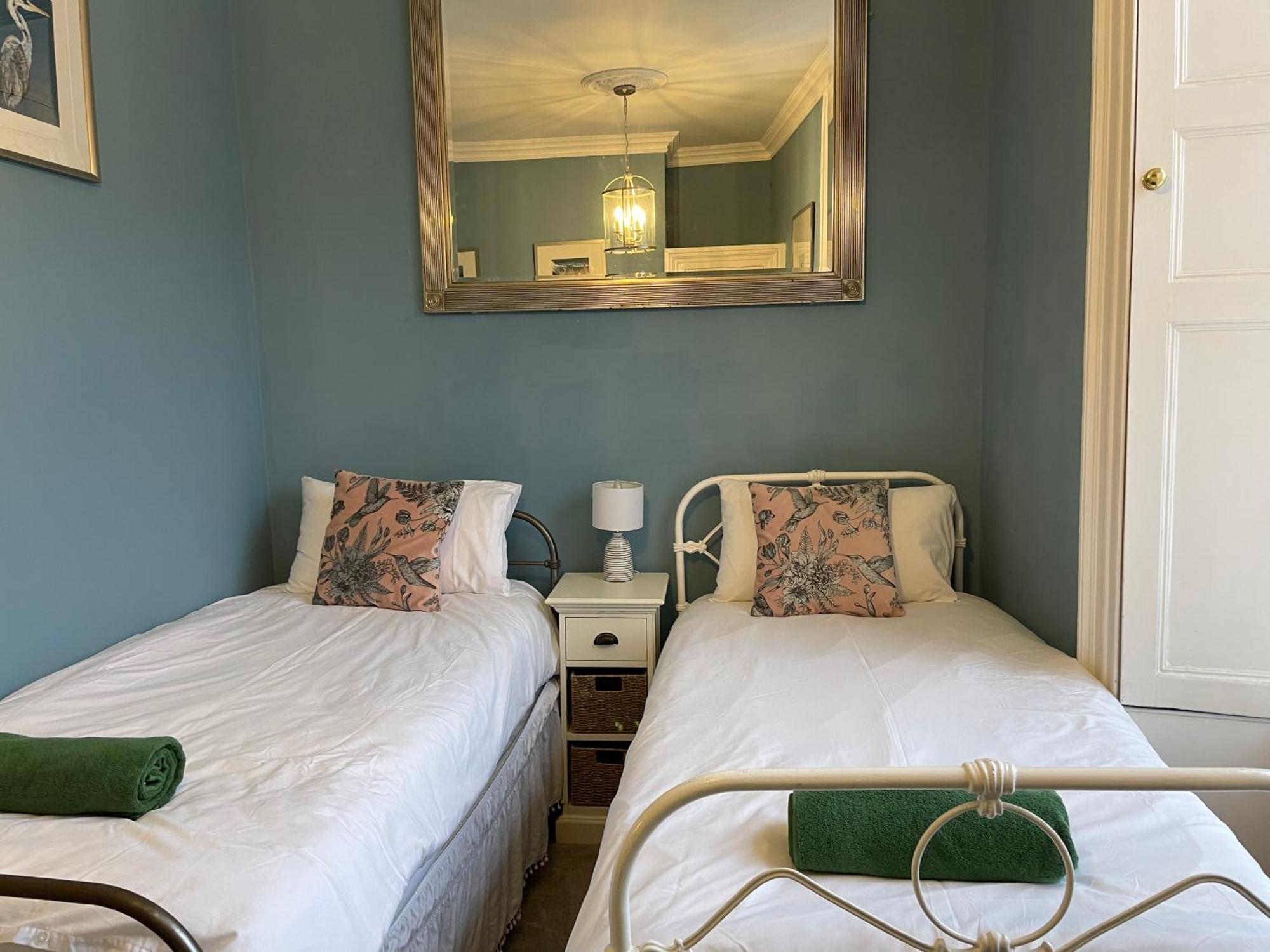 The Pickwick House 2 Bedroom Free Parking บาธ ภายนอก รูปภาพ