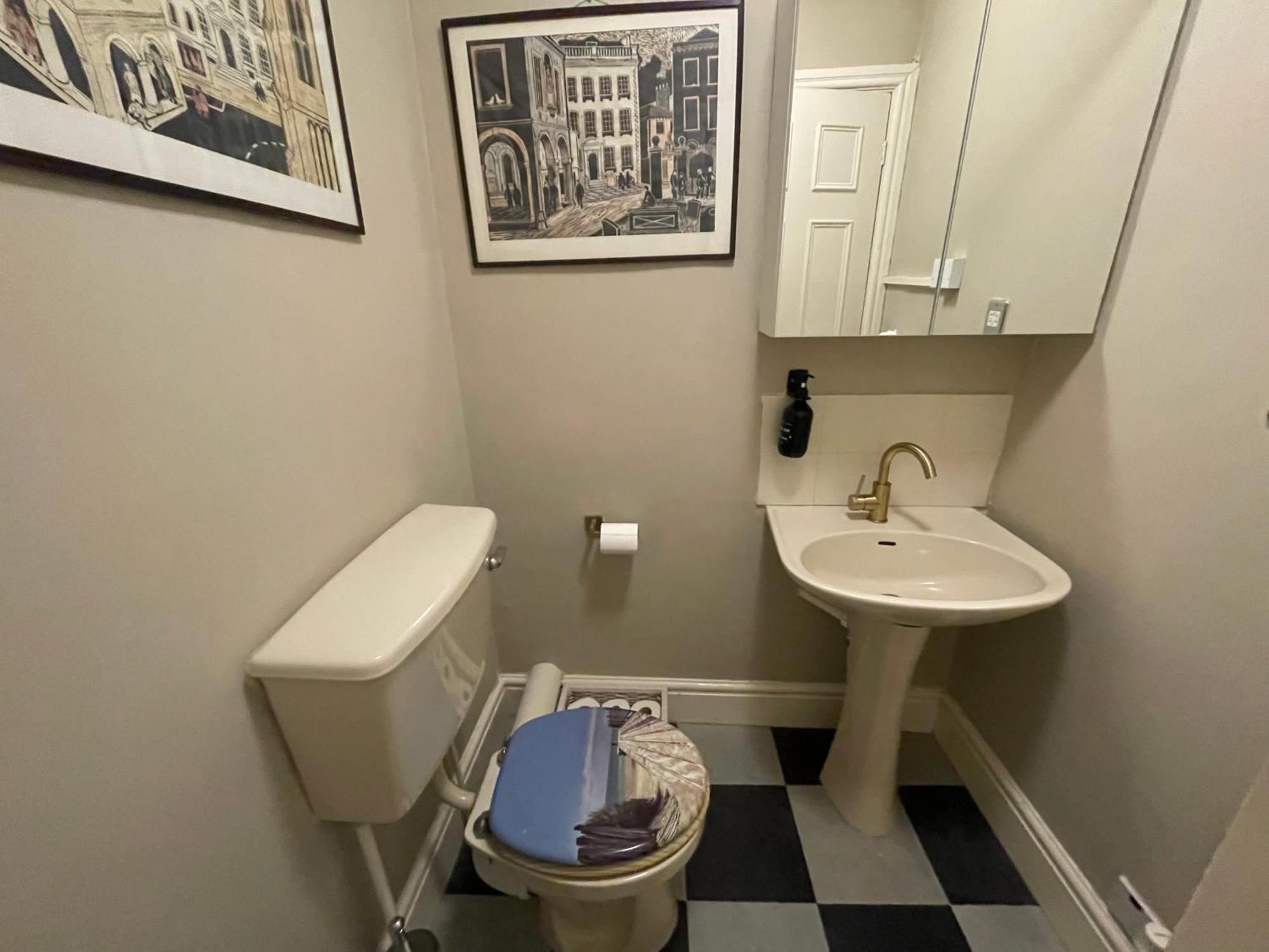 The Pickwick House 2 Bedroom Free Parking บาธ ภายนอก รูปภาพ