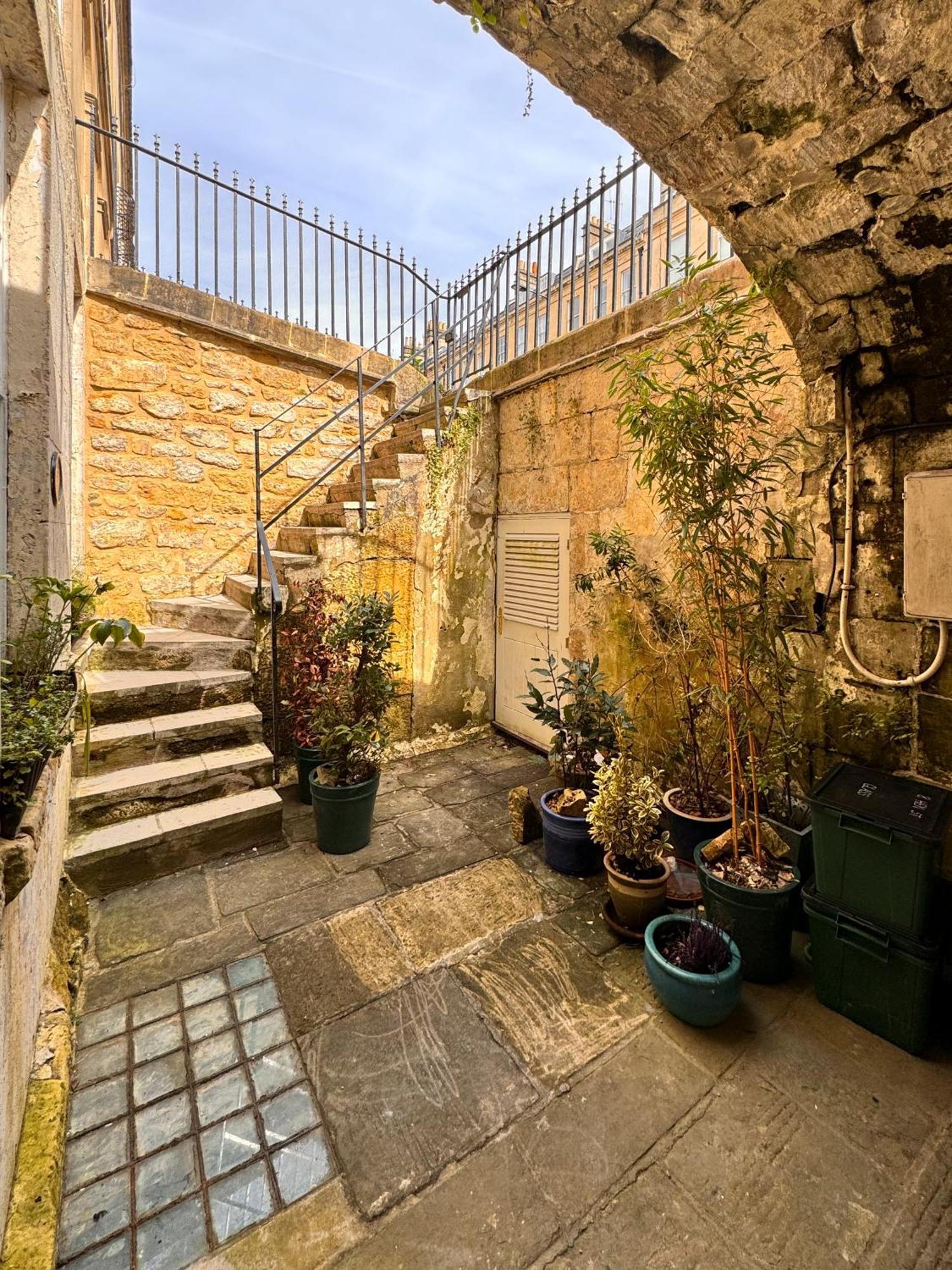 The Pickwick House 2 Bedroom Free Parking บาธ ภายนอก รูปภาพ